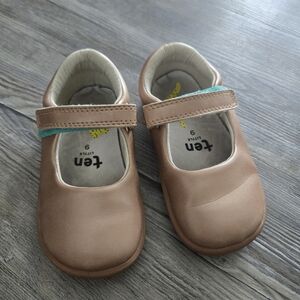 Ten Little Girls Mary Jane Shoes - Size 9